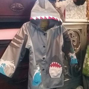 Kidorable shark raincoat size 4T